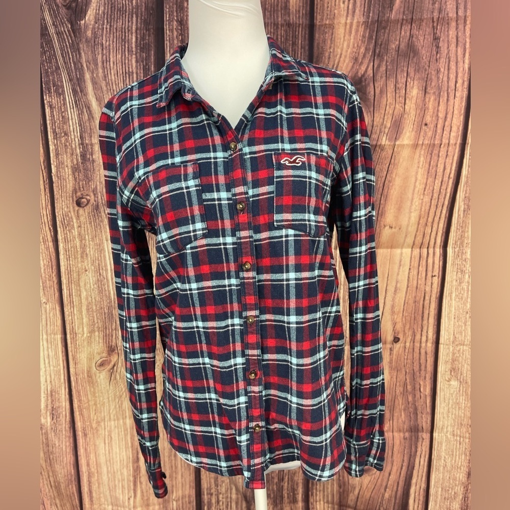 Hollister blue navy red plaid long sleeve button down flannel top women’s size M